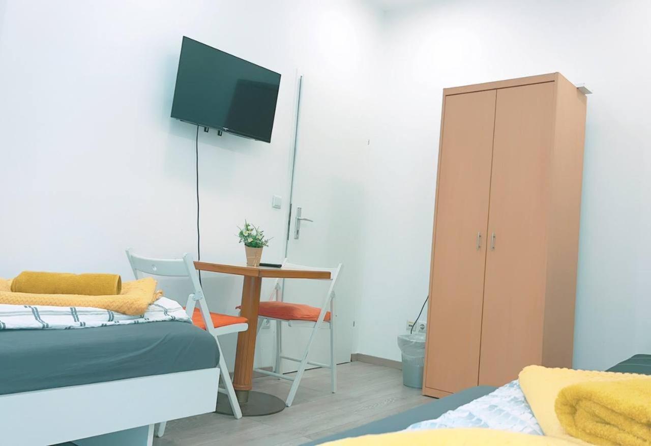 Comfort Triple Room Hn Wenen Buitenkant foto