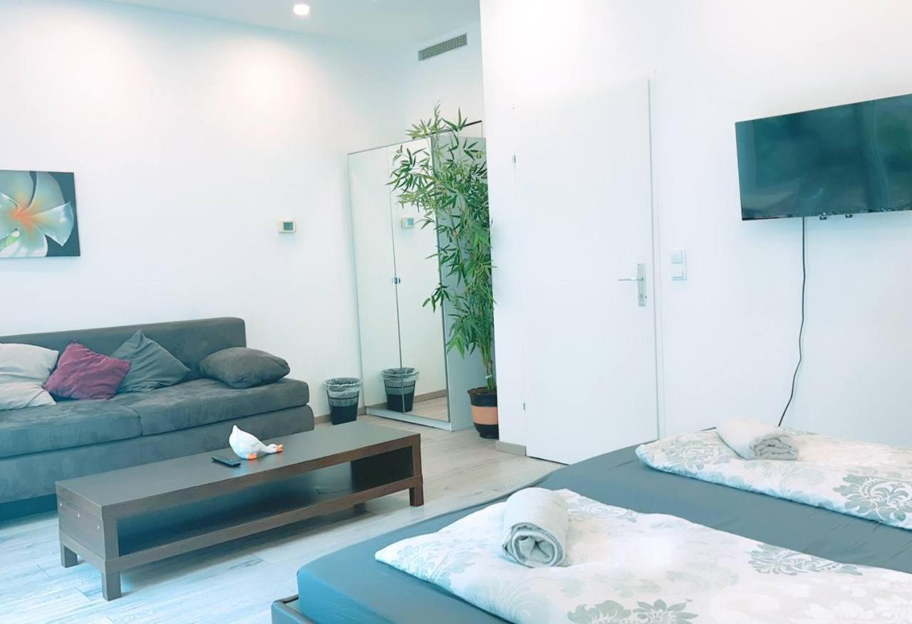 Comfort Triple Room Hn Wenen Buitenkant foto