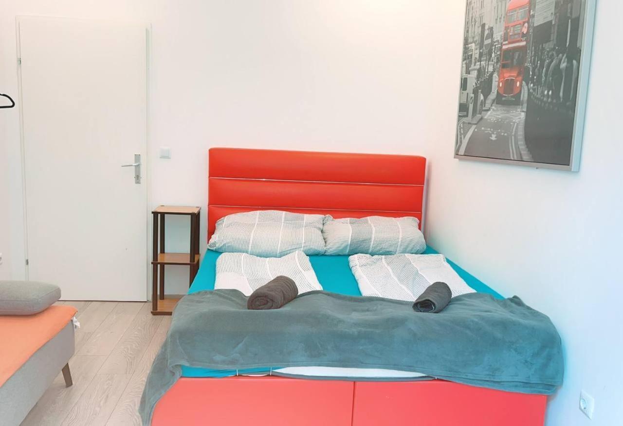 Comfort Triple Room Hn Wenen Buitenkant foto